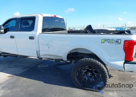 2018 Ford F250 Xl z USA, uszkodzony, nr VIN 1FT7W2B64JEB26408